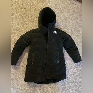 Girls black north face down coat size small: 7/8